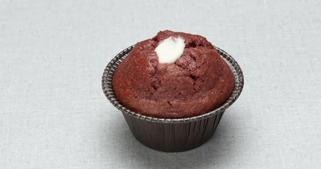 Red Velvet Muffin With White Chocolate Filling
